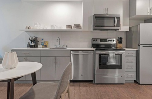 Mann Apartment | Landing | Spectacular 1BD, Courtyard