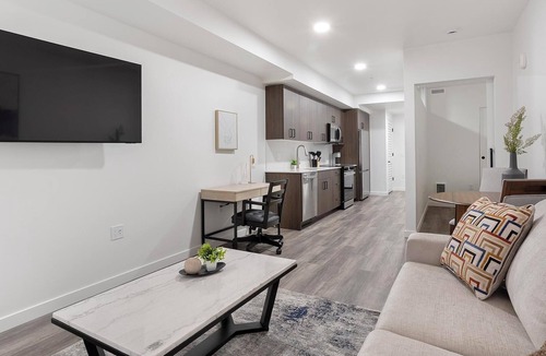 Crown Hill Apartment | Landing | Spectacular 1BD, Gym