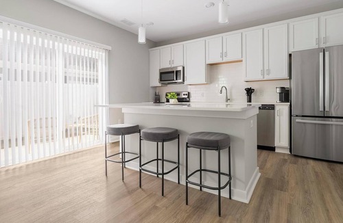 Newell Apartment | Landing | Spectacular 2BD, Gym, Courtyard