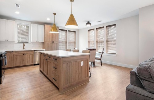 Mount Mourne Apartment | Landing | Spectacular 2BD, Clubhouse, Pool