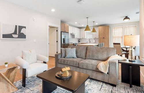 Mount Mourne Apartment | Landing | Spectacular 2BD, Clubhouse, Pool