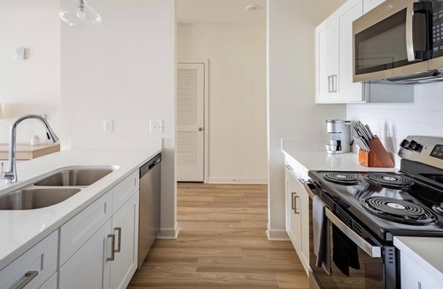 Bellview Apartment | Landing | Spectacular 2BD, Pool, Gym