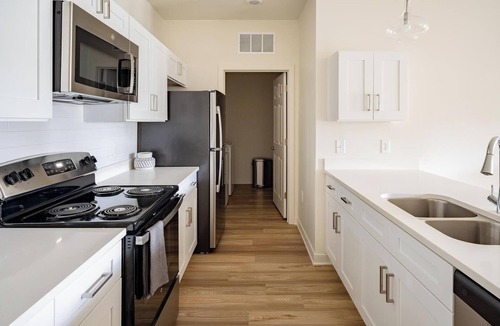 Bellview Apartment | Landing | Spectacular 2BD, Pool, Gym