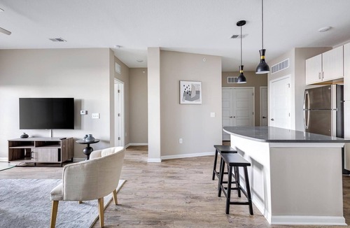 Kenton Apartment | Landing | Spectacular 2BD, Yoga Studio, Pool