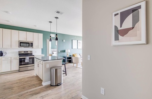 Kenton Apartment | Landing | Spectacular 2BD, Yoga Studio, Pool