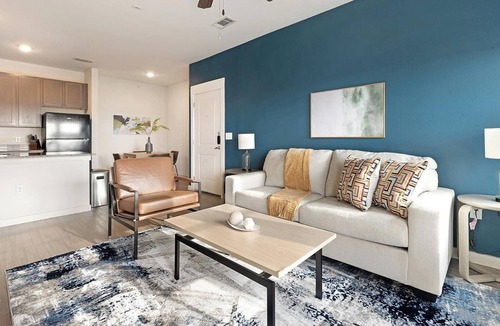Lockhart Apartment | Landing | Spectacular 2BD, Gym, Pool