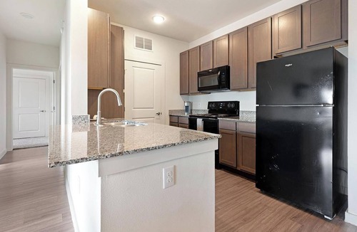 Lockhart Apartment | Landing | Spectacular 2BD, Gym, Pool