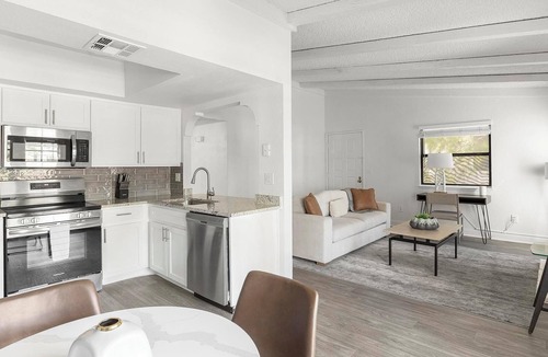 Paradise Apartment | Landing | Spectacular 2BD, Courtyard