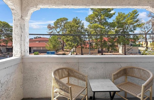 Paradise Apartment | Landing | Spectacular 2BD, Courtyard