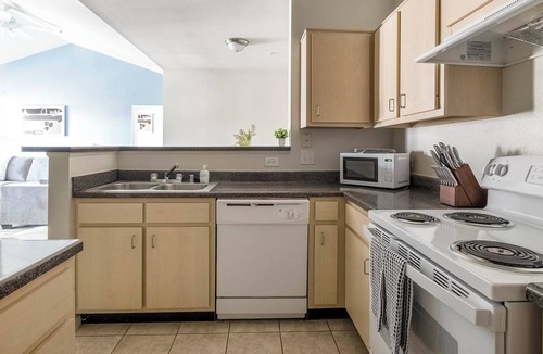 Southbelt/Ellington Apartment | Landing | Spectacular 2BD, Game Room, Pool