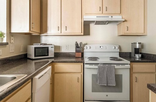 Southbelt/Ellington Apartment | Landing | Spectacular 2BD, Game Room, Pool