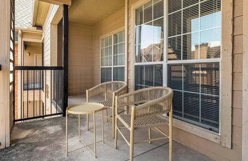 Southbelt/Ellington Apartment | Landing | Spectacular 2BD, Game Room, Pool