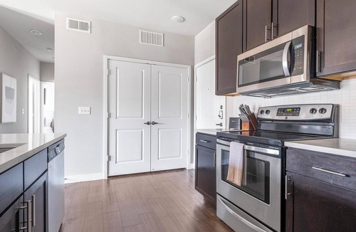 Katy Apartment | Landing | Spectacular 2BD, Courtyard, Gym