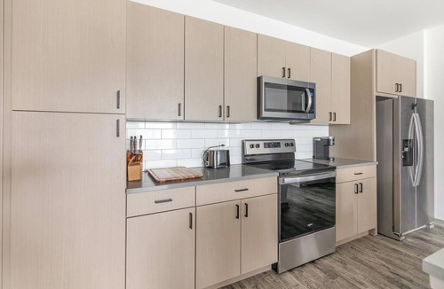 Coraopolis Apartment | Landing | Spectacular 2BD, Gym, Clubhouse