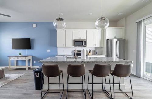 Longs Apartment | Landing | Spectacular 2BD, Gym