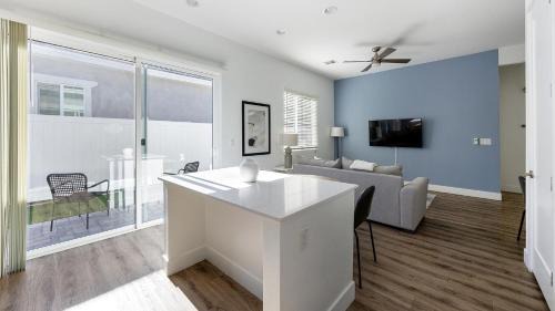 Maryvale Apartment | Landing Spectacular 2BD Gym