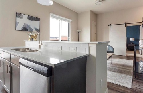 Brady Arts District Apartment | Landing Spectacular 2BD Rooftop Lounge Gym