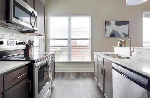 Brady Arts District Apartment | Landing Spectacular 2BD Rooftop Lounge Gym
