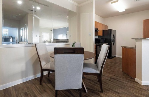 Austin Apartment | Landing | Spectacular 2BD, Courtyard, Clubhouse