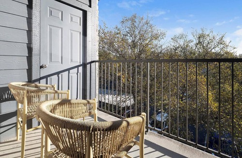 Austin Apartment | Landing | Spectacular 2BD, Courtyard, Clubhouse