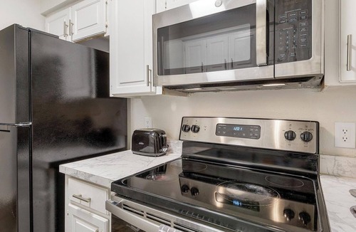 Denton Apartment | Landing | Spectacular 2BD, Gym, Courtyard