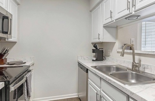 Denton Apartment | Landing | Spectacular 2BD, Gym, Courtyard