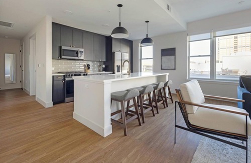 Uptown Apartment | Landing | Spectacular 2BD, Rooftop Lounge, Gym