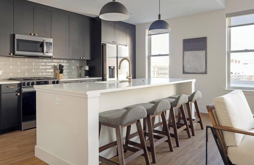 Uptown Apartment | Landing | Spectacular 2BD, Rooftop Lounge, Gym