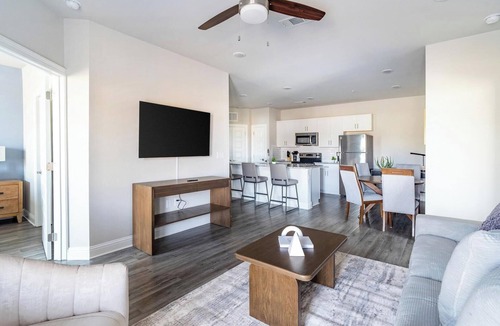 Harvey Apartment | Landing | Spectacular 2BD, Gym, Clubhouse