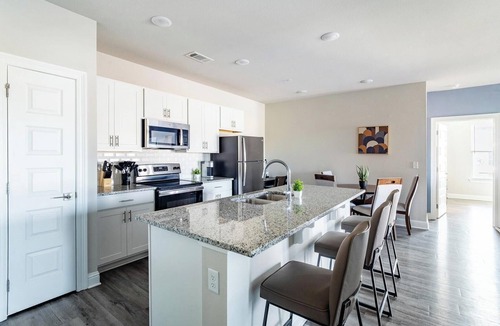 Harvey Apartment | Landing | Spectacular 2BD, Gym, Clubhouse