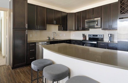 Klein Apartment | Landing | Spectacular 2BD, Gym, Clubhouse