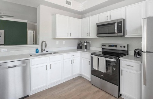 Barker Apartment | Landing | Spectacular 2BD, Clubhouse