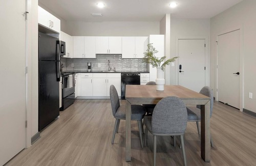 Pinch District Apartment | Landing | Spectacular 2BD, Rooftop Lounge, Pool