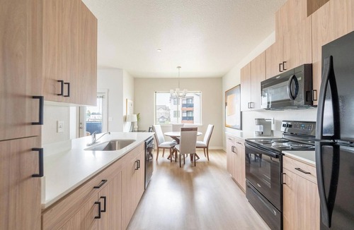 Molalla Apartment | Landing | Spectacular 2BD, Clubhouse, Pool