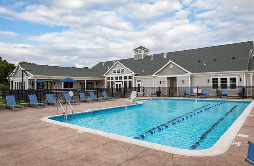 Vernon Apartment | Landing | Spectacular 2BD, Yoga Studio, Game Room