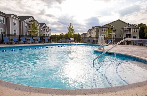 Vernon Apartment | Landing | Spectacular 2BD, Yoga Studio, Game Room