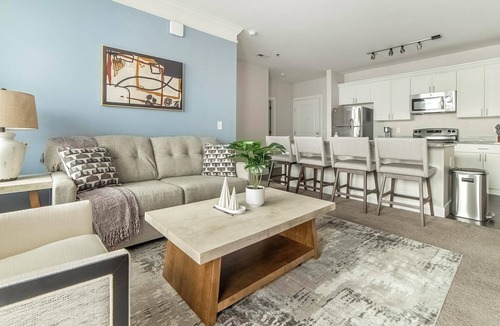 Weinland Park Apartment | Landing | Spectacular 3BD, Yoga Studio, Courtyard