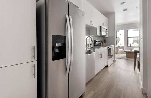 Sweetbriar Apartment | Landing | Spectacular Studio, Gym, Pool