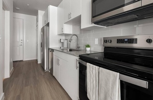 Sweetbriar Apartment | Landing | Spectacular Studio, Gym, Pool