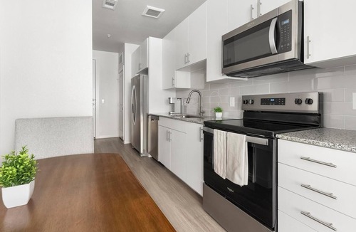 Sweetbriar Apartment | Landing | Spectacular Studio, Gym, Pool