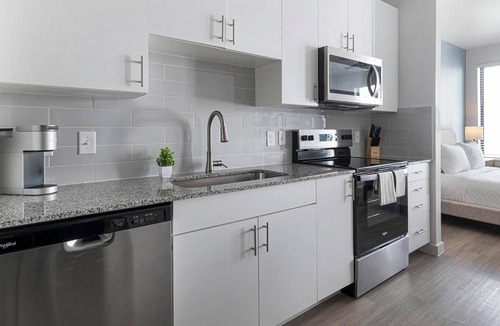Sweetbriar Apartment | Landing | Spectacular Studio, Gym, Pool