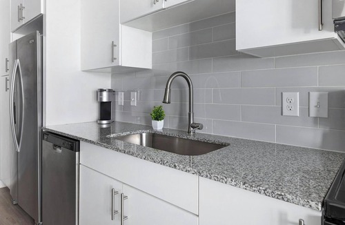 Sweetbriar Apartment | Landing | Spectacular Studio, Gym, Pool