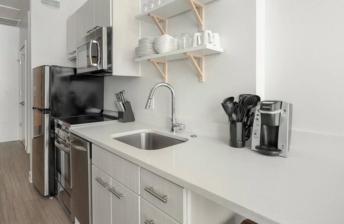 River North Art District Apartment | Landing | Spectacular Studio, Gym, Clubhouse