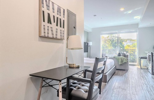 Ithaca Apartment | Landing | Spectacular Studio, Gym