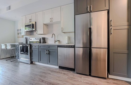 Ithaca Apartment | Landing | Spectacular Studio, Gym