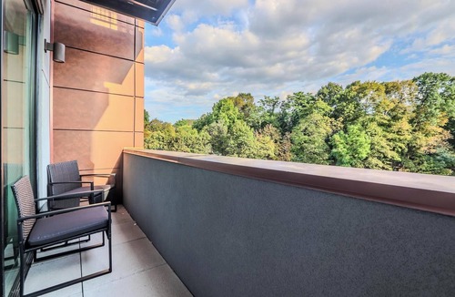 Ithaca Apartment | Landing | Spectacular Studio, Gym