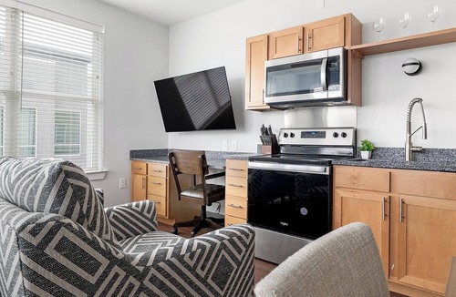Five Points South Apartment | Landing | Spectacular Studio, Yoga Studio, Gym