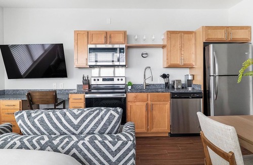 Five Points South Apartment | Landing | Spectacular Studio, Yoga Studio, Gym