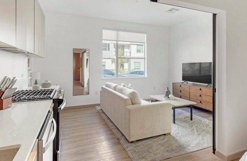 Spring Valley Apartment | Landing | Spectacular Studio, Pool, Gym