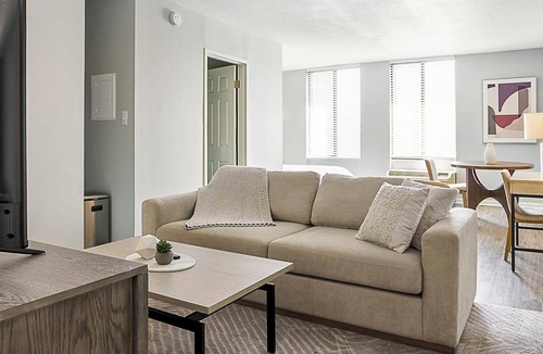 Fort Wayne Apartment | Landing | Spectacular Studio, Gym, Pool